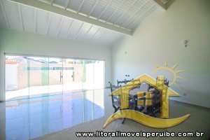 Casa - Sobrado com 4 dormitórios (sendo 4 suite(s)) a 200,00 metros praia.