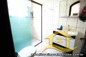 Casa - Térrea com piscina com 3 dormitórios (sendo 1 suite(s)) a 600,00 metros praia.