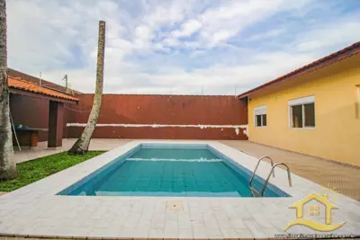 Casa - Térrea com 3 quartos (sendo 1 suite(s)) a 0,00 metros praia.