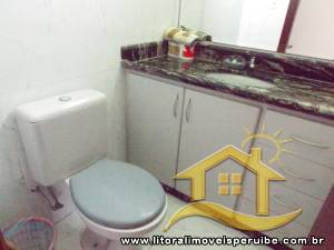 Casa - Térrea com 3 dormitórios (sendo 2 suite(s)) a 600,00 metros praia.