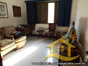 Casa - Térrea com 3 dormitórios (sendo 2 suite(s)) a 600,00 metros praia.