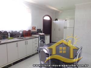 Casa - Térrea com 3 dormitórios (sendo 2 suite(s)) a 600,00 metros praia.