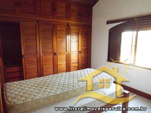 Casa - Térrea com 3 dormitórios (sendo 2 suite(s)) a 600,00 metros praia.