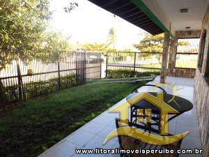 Casa - Térrea com 3 dormitórios (sendo 2 suite(s)) a 600,00 metros praia.