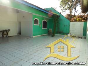 Casa - Térrea com 3 dormitórios (sendo 2 suite(s)) a 600,00 metros praia.