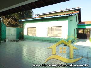 Casa - Térrea com 3 dormitórios (sendo 2 suite(s)) a 600,00 metros praia.