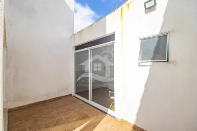 Casa - Assobradada com 4 dormitórios (sendo 1 suite(s)) a 900,00 metros praia.