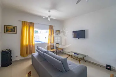 Casa - Assobradada com 4 dormitórios (sendo 1 suite(s)) a 900,00 metros praia.