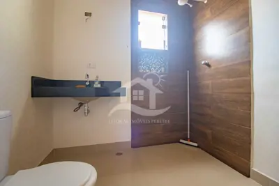 Casa - Assobradada com 4 dormitórios (sendo 1 suite(s)) a 900,00 metros praia.
