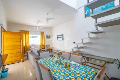 Casa - Assobradada com 4 dormitórios (sendo 1 suite(s)) a 900,00 metros praia.