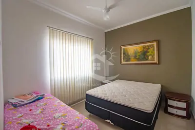 Casa - Assobradada com 4 dormitórios (sendo 1 suite(s)) a 900,00 metros praia.