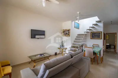 Casa - Assobradada com 4 dormitórios (sendo 1 suite(s)) a 900,00 metros praia.
