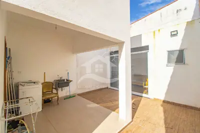 Casa - Assobradada com 4 dormitórios (sendo 1 suite(s)) a 900,00 metros praia.