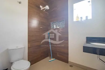 Casa - Assobradada com 4 dormitórios (sendo 1 suite(s)) a 900,00 metros praia.