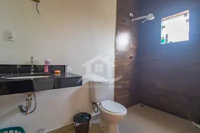 Casa - Assobradada com 4 dormitórios (sendo 1 suite(s)) a 900,00 metros praia.