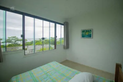 Casa - Sobrado Triplex com 7 dormitórios (sendo 7 suite(s)) a 50,00 metros praia.