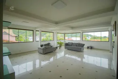 Casa - Sobrado Triplex com 7 dormitórios (sendo 7 suite(s)) a 50,00 metros praia.