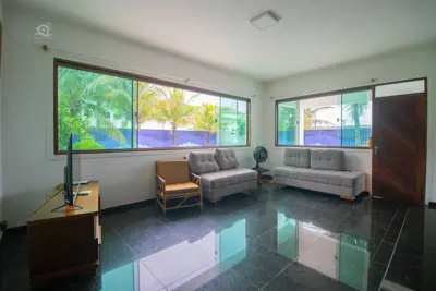 Casa - Sobrado Triplex com 7 dormitórios (sendo 7 suite(s)) a 50,00 metros praia.