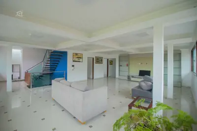 Casa - Sobrado Triplex com 7 dormitórios (sendo 7 suite(s)) a 50,00 metros praia.