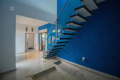 Casa - Sobrado Triplex com 7 dormitórios (sendo 7 suite(s)) a 50,00 metros praia.