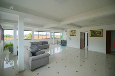 Casa - Sobrado Triplex com 7 dormitórios (sendo 7 suite(s)) a 50,00 metros praia.