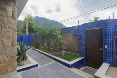 Casa - Sobrado Triplex com 7 dormitórios (sendo 7 suite(s)) a 50,00 metros praia.