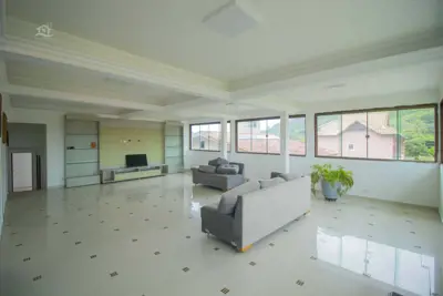 Casa - Sobrado Triplex com 7 dormitórios (sendo 7 suite(s)) a 50,00 metros praia.