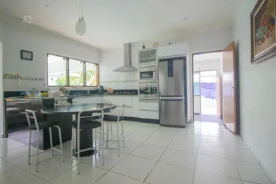 Casa - Sobrado Triplex com 7 dormitórios (sendo 7 suite(s)) a 50,00 metros praia.