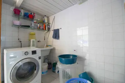 Casa - Sobrado Triplex com 7 dormitórios (sendo 7 suite(s)) a 50,00 metros praia.