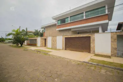 Casa - Sobrado Triplex com 7 dormitórios (sendo 7 suite(s)) a 50,00 metros praia.