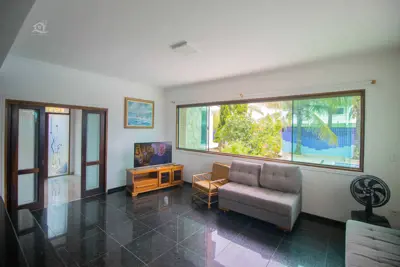 Casa - Sobrado Triplex com 7 dormitórios (sendo 7 suite(s)) a 50,00 metros praia.