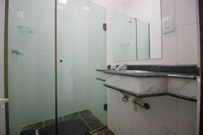 Casa - Sobrado Triplex com 7 dormitórios (sendo 7 suite(s)) a 50,00 metros praia.