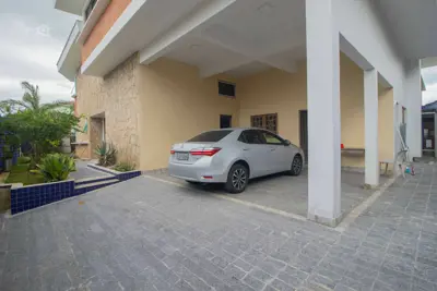 Casa - Sobrado Triplex com 7 dormitórios (sendo 7 suite(s)) a 50,00 metros praia.