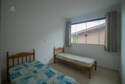 Casa - Sobrado Triplex com 7 dormitórios (sendo 7 suite(s)) a 50,00 metros praia.