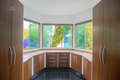 Casa - Sobrado Triplex com 7 dormitórios (sendo 7 suite(s)) a 50,00 metros praia.