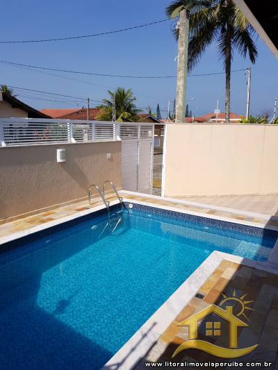 Casa - Térrea com 3 quartos (sendo 1 suite(s)) a 200,00 metros praia.