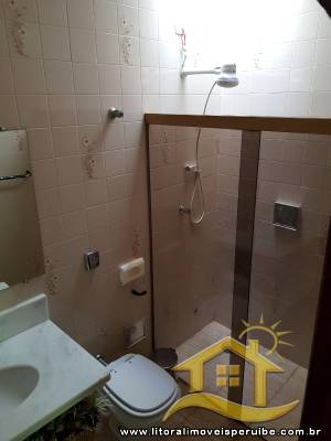 Casa - Térrea com 3 quartos (sendo 1 suite(s)) a 200,00 metros praia.