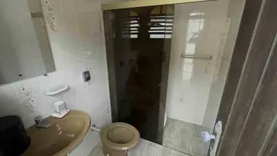 Casa - Térrea com 3 quartos (sendo 1 suite(s)) a 200,00 metros praia.