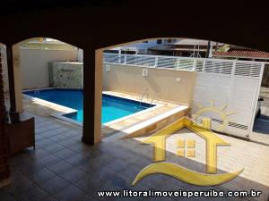 Casa - Térrea com 3 quartos (sendo 1 suite(s)) a 200,00 metros praia.