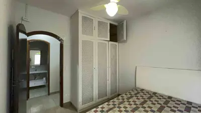 Casa - Térrea com 3 quartos (sendo 1 suite(s)) a 200,00 metros praia.