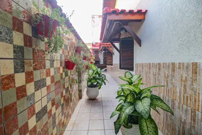 Casa - Térrea com 3 dormitórios (sendo 1 suite(s)) a 800,00 metros praia.