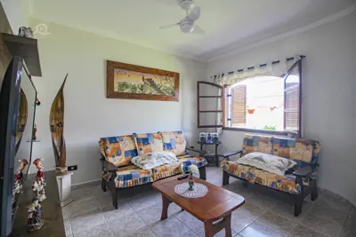 Casa - Térrea com 3 dormitórios (sendo 1 suite(s)) a 800,00 metros praia.