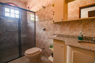 Casa - Térrea com 3 dormitórios (sendo 1 suite(s)) a 800,00 metros praia.