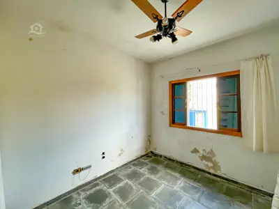 Casa - Térrea com 3 dormitórios (sendo 1 suite(s)) a 700,00 metros praia.