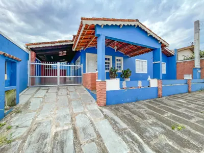 Casa - Térrea com 3 dormitórios (sendo 1 suite(s)) a 700,00 metros praia.