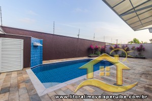 Casa - Sobrado com 4 dormitórios (sendo 3 suite(s)) a 1000 metros praia.