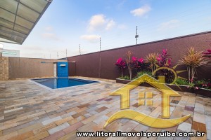Casa - Sobrado com 4 dormitórios (sendo 3 suite(s)) a 1000 metros praia.