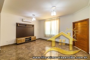 Casa - Sobrado com 4 dormitórios (sendo 3 suite(s)) a 1000 metros praia.
