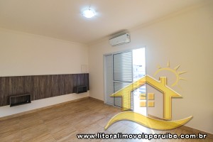 Casa - Sobrado com 4 dormitórios (sendo 3 suite(s)) a 1000 metros praia.