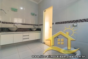 Casa - Sobrado com 4 dormitórios (sendo 3 suite(s)) a 1000 metros praia.